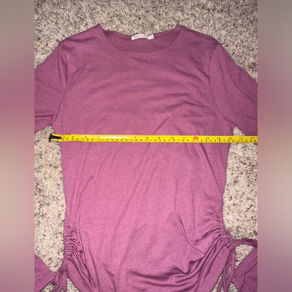 Heart and hips cute 🎀 pink tight blouse size large - Picture 3 of 4